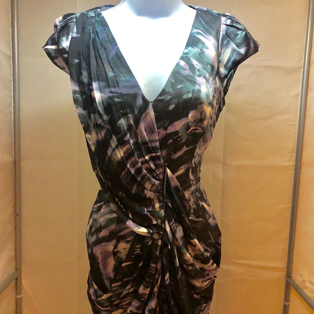 V Neck Form Fitted Knee Length Dress